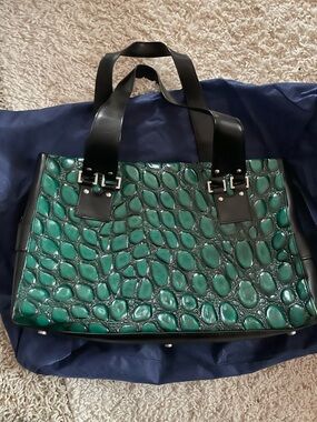 Charlie Lapson Vintage Women’s Emerald Green Leather Purse with Black Straps